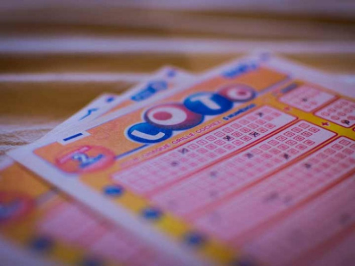 Gana lotería de 447.8 millones de dólares 