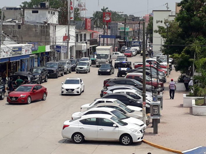 Tránsito busca se respete los límites de velocidad y los espacios para estacionarse