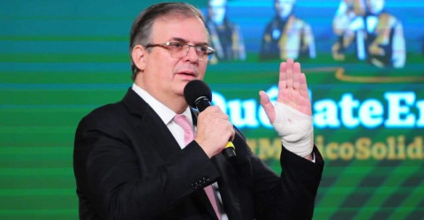 Vacunas de AstraZeneca serán para segundas dosis: Ebrard