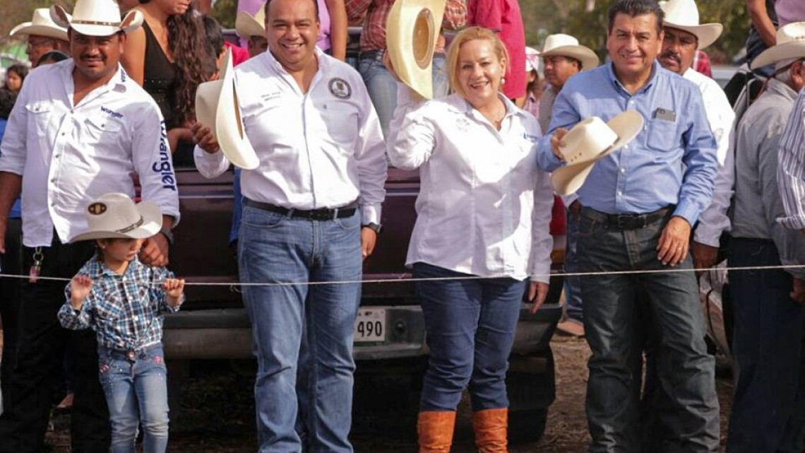 Alcaldesa asiste a Aniversario del el ejido Santa Juana