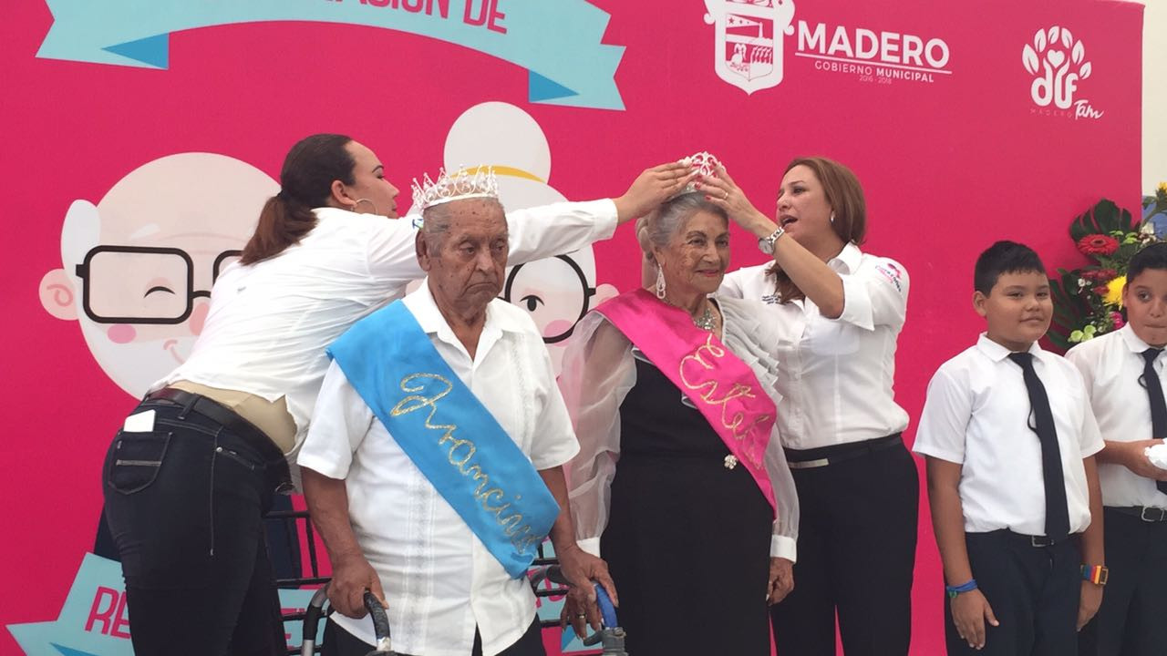 Abuelitos de Ciudad Madero fueron festejados por el DIF