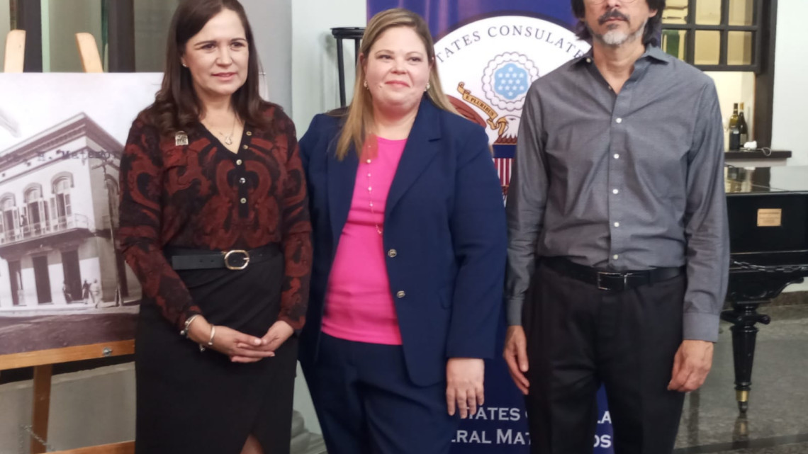 Inauguran exposición “Viajando con Ben” en el Teatro de la Reforma