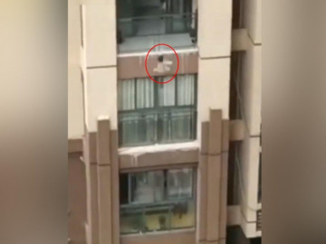 Niño es salvado de caer de 6to piso