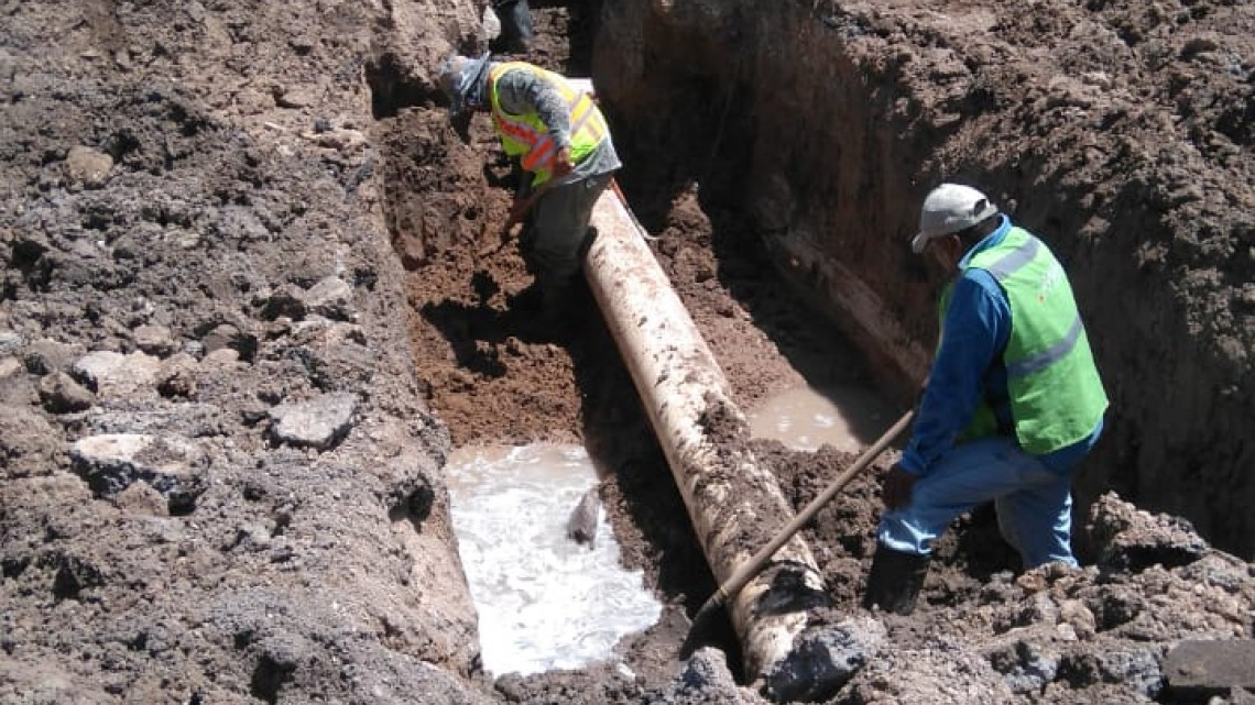 Rehabilitan conexión de red de agua potable en San Valentín
