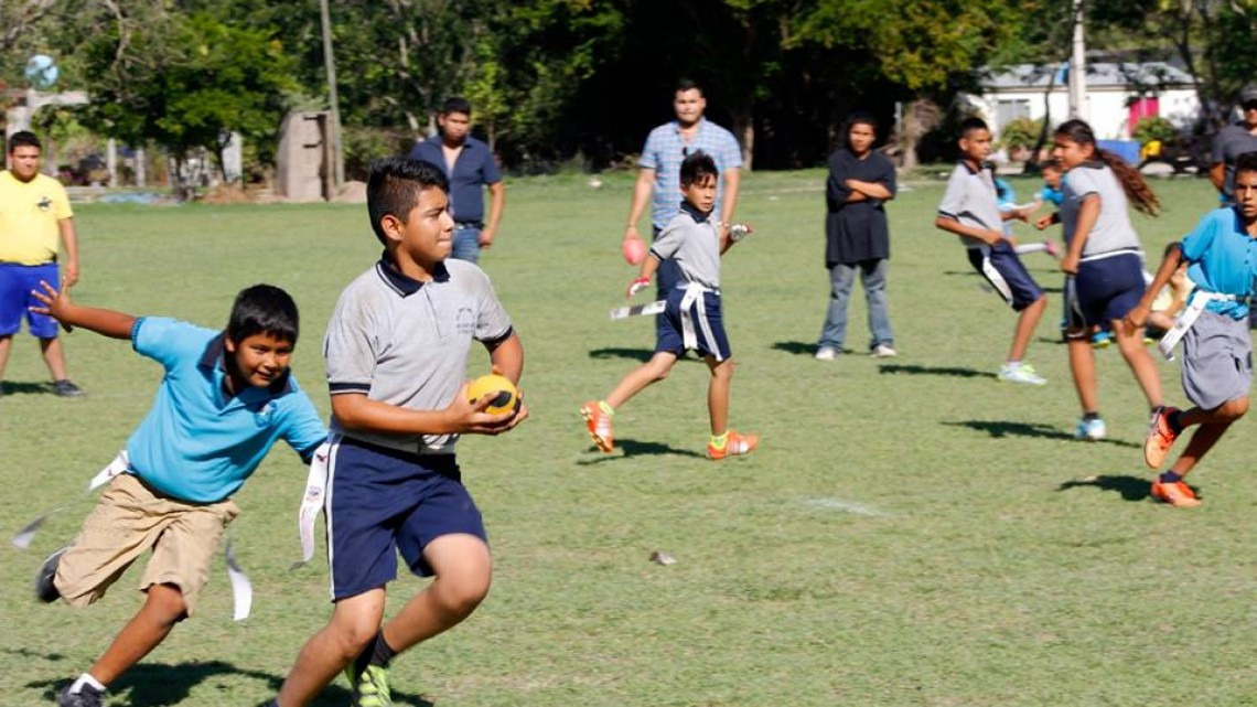 Alcalde muestra apoyo al deporte