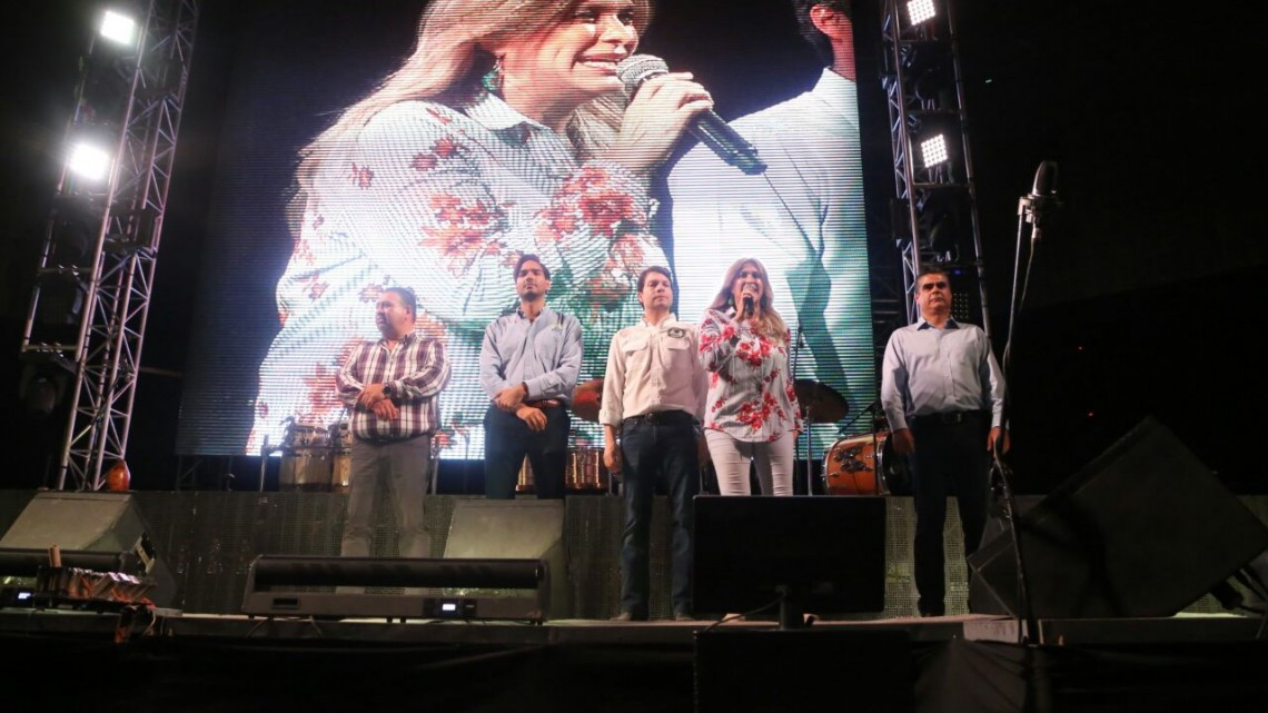 Disfrutan más de 13 mil personas con la Alcaldesa la actuación de la Banda El Recodo