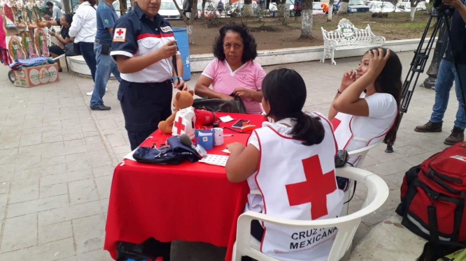 Socorristas y voluntarios de Cruz Roja, colectan juguetes