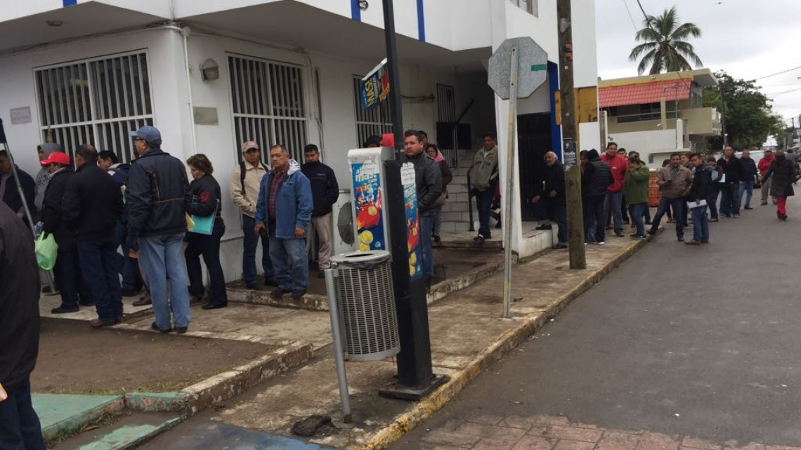 Largas filas por fallas en el sistema de cobro en la fiscal de Altamira