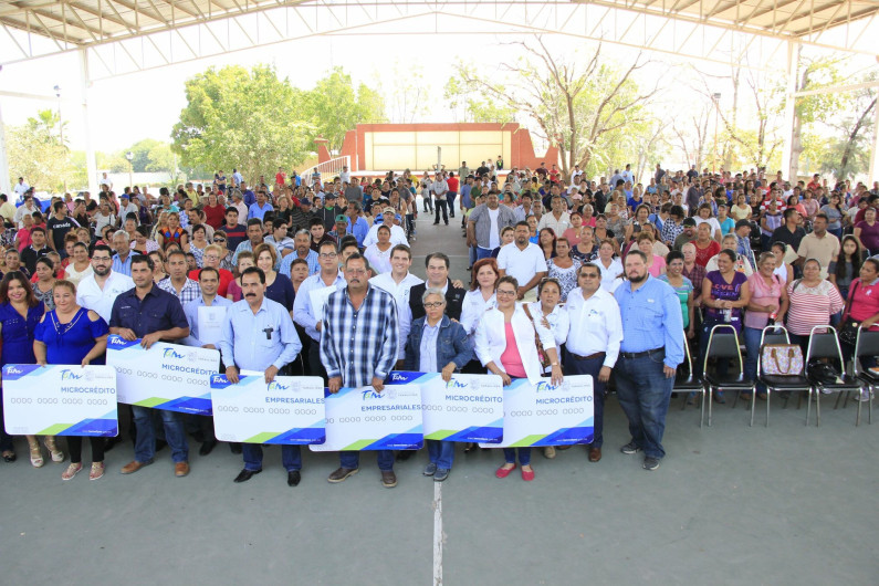 Entregan más de 60 mdp a emprendedores