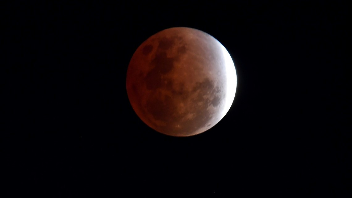 Así se vivió en México y otras partes del mundo, el eclipse lunar más largo del siglo 