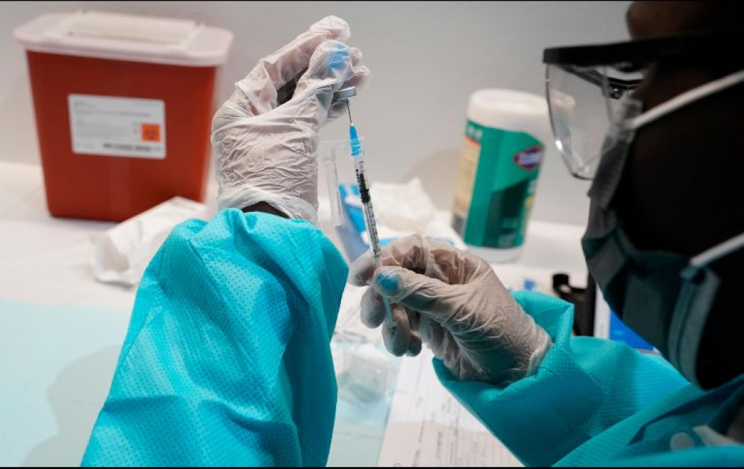 Pfizer recomienda tercera dosis para mejorar protección contra variante delta 