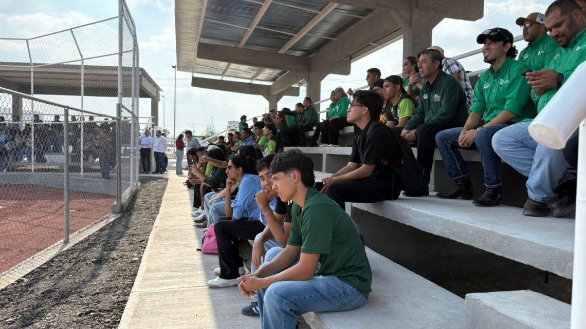 Entrega gobierno municipal renovado campo de béisbol al TecNM