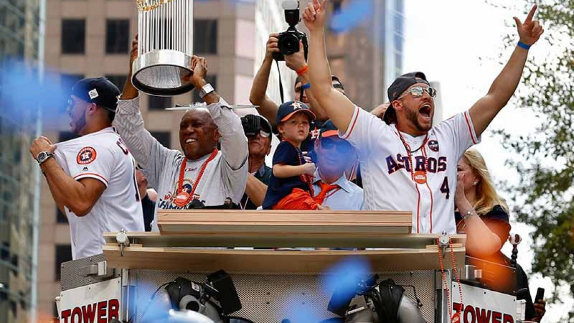 Astros celebran con su gente campeonato de SM