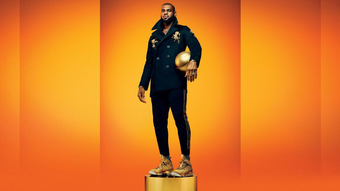 LeBron James 'corona' la portada de GQ