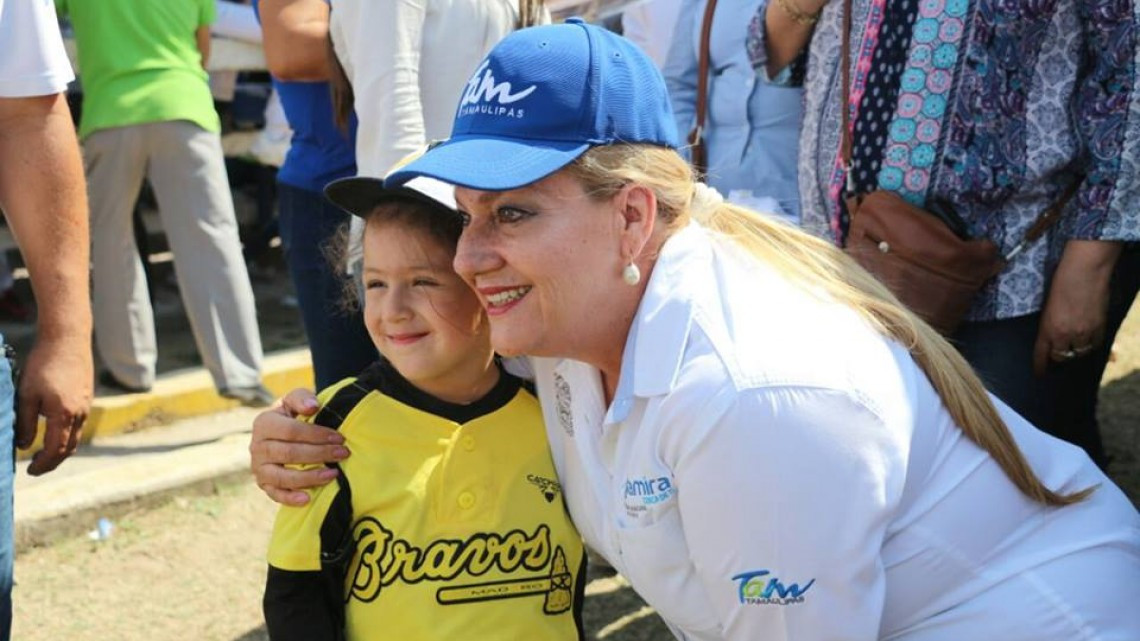 Asiste alcaldesa a Torneo de Béisbol Infantil