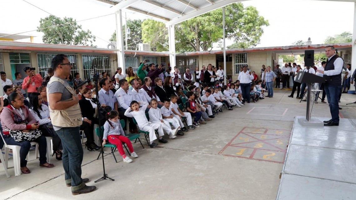 Entrega Oseguera más obras para Educación