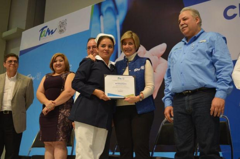 Gobierno de Tamaulipas reconoce a enfermeras y enfermeros