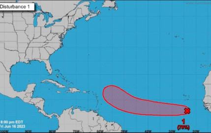 Onda tropical podría convertirse en depresión y amenaza al Caribe