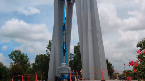 Por concluir trabajos de restauración de la escultura metálica "La Gran Puerta de México"