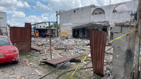 Explosión en vivienda deja 2 muertos y 11 heridos