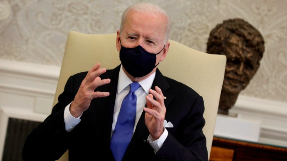 Pide Biden seguir haciendo uso del cubrebocas
