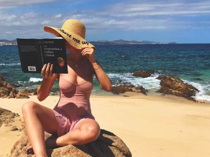 Katy Perry de paseo por playas mexicanas