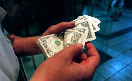 Dólar a la venta en el AICM en 17.71 pesos