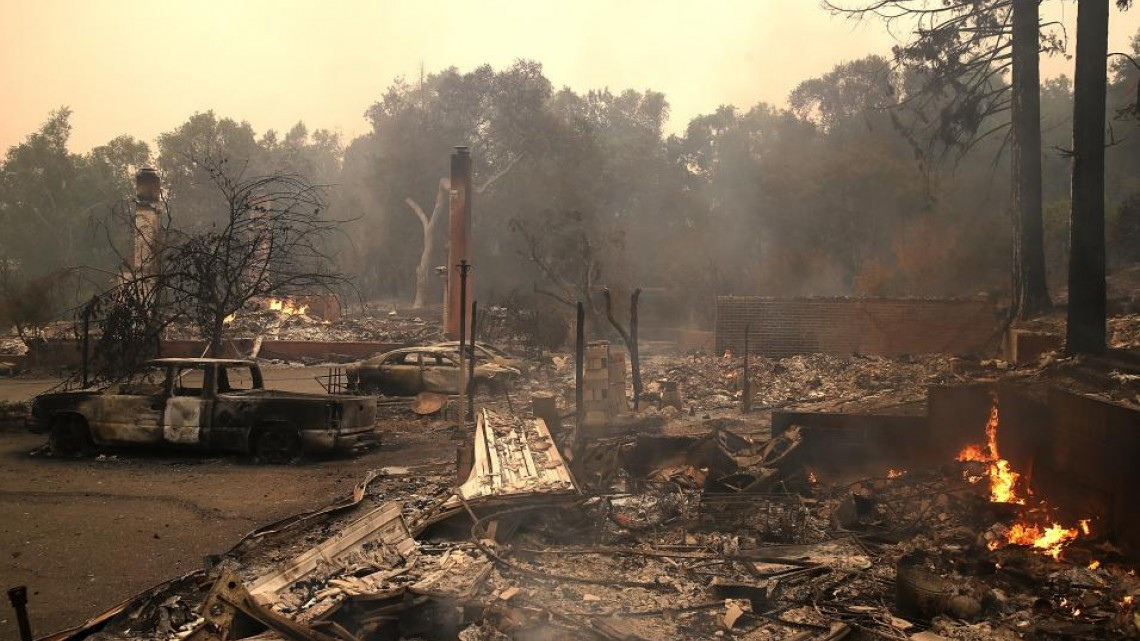 Evacuan a 20 mil civiles al norte de California por incendios 