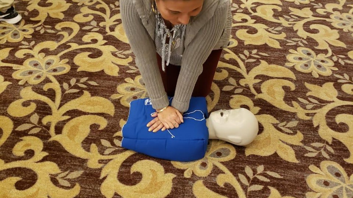 Capacitan a hoteleros para brindar primeros auxilios en personas infartadas 