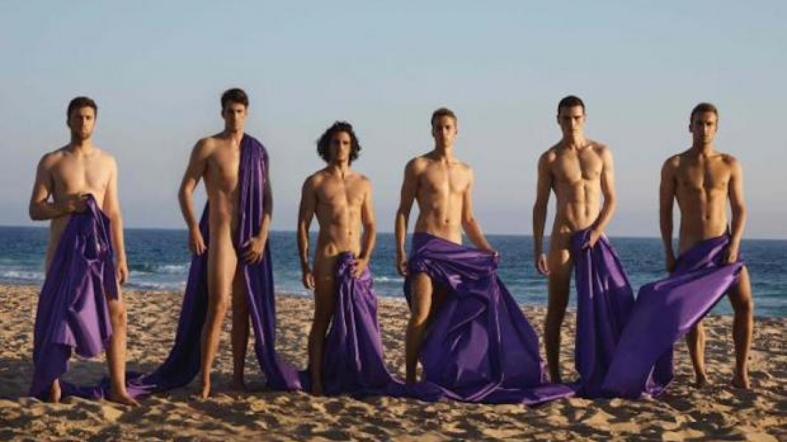 Remeros desnudos para luchar contra la homofobia