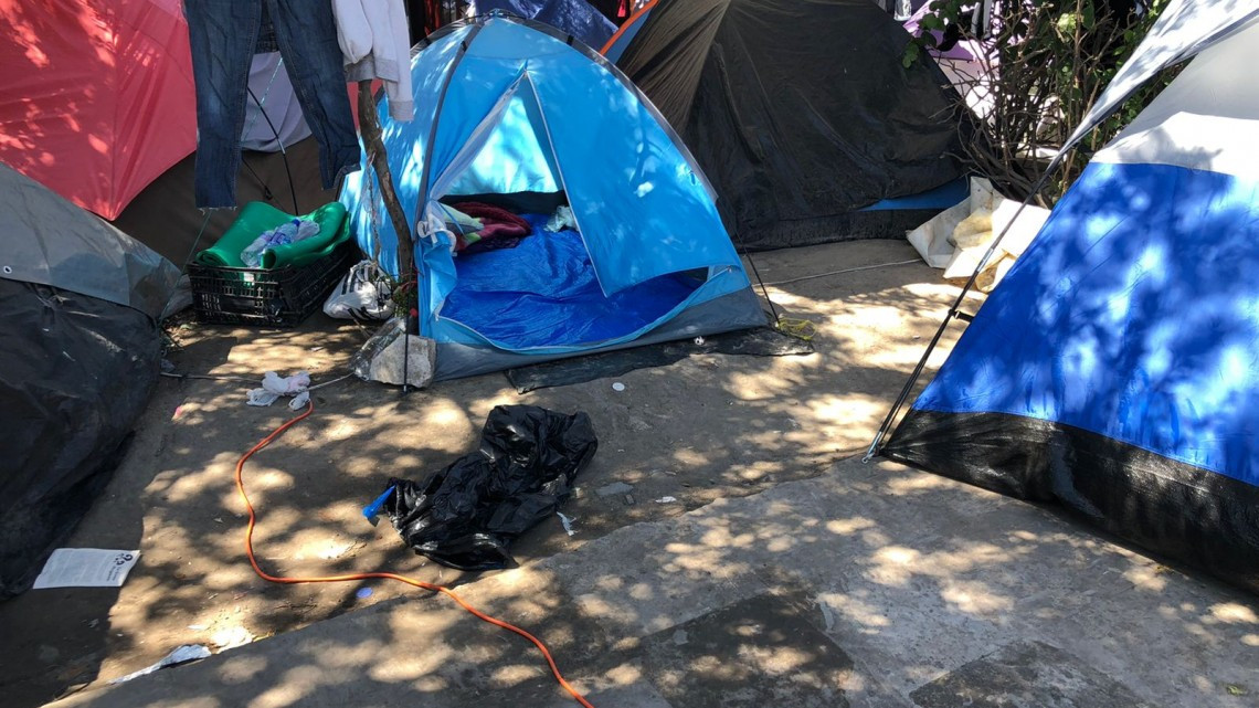 Cortan luz a campamento migrante, detectan 300 conexiones