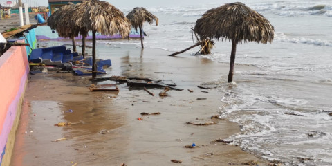 Aceleran reparación de daños por marea alta en la Playa Bagdad de Matamoros