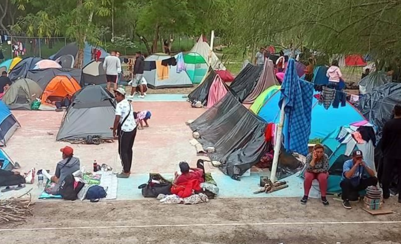 Reportan miles de migrantes varados en Matamoros a la espera de EU ponga fin al título 42