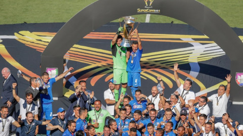 Cruz Azul golea al Necaxa y se corona campeón de la Supercopa Mx