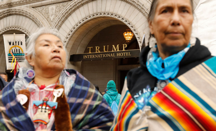 Protestan indígenas frente a la Casa Blanca contra la construcción de oleoducto