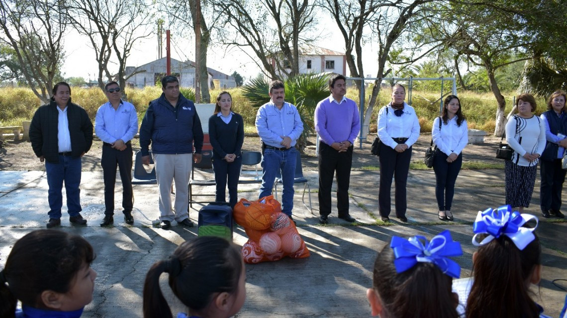 Padres de familia agradecen al Presidente Municipal su compromiso con la educación