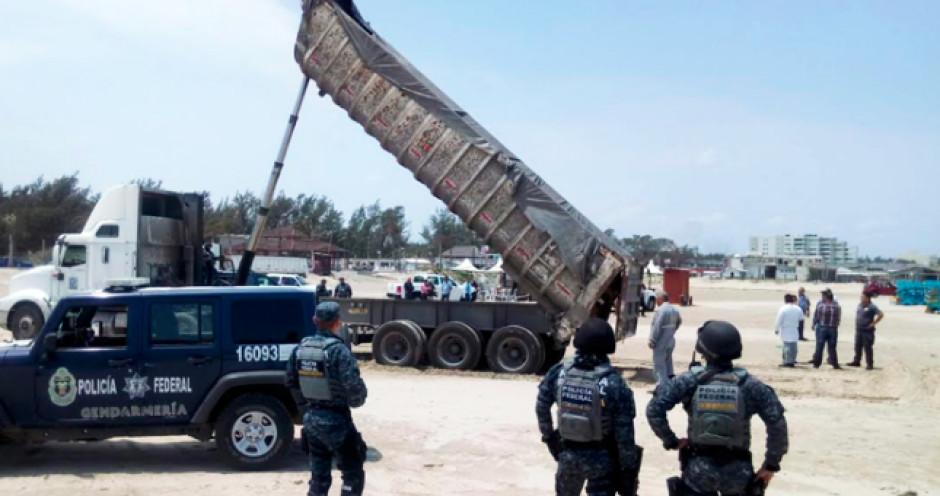 Devuelven arena robada a playa Miramar