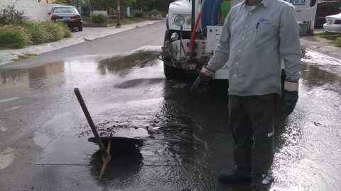 Soluciona COMAPA brote de aguas residuales en Bugambilias