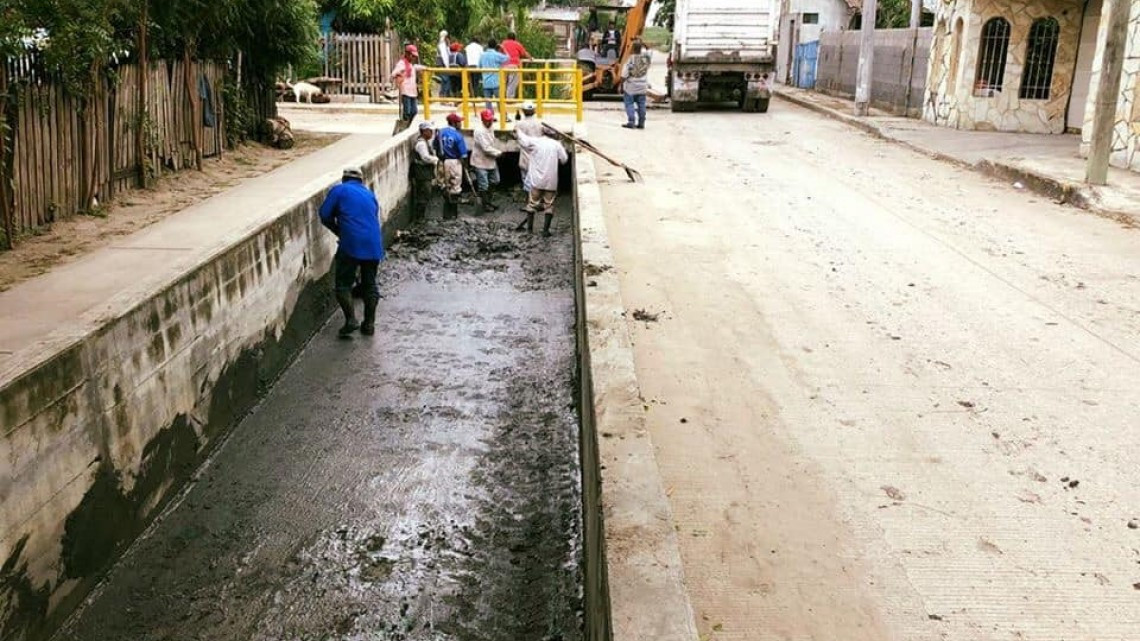 Continúa Madero con trabajos de limpieza y desazolve en canales