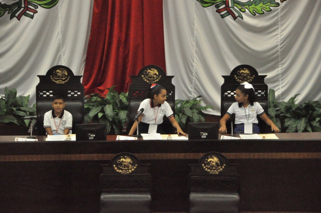 Presentan estudiantes iniciativas en “Diputados por un Día 2017”