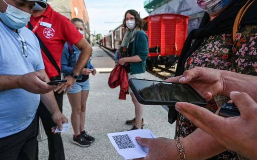 Aprueba Parlamento de Francia certificado para vacunados