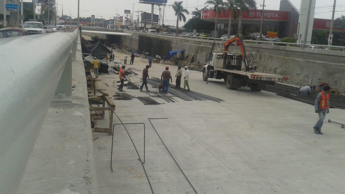 Cumple un año paso inferior San Pedro y aún no lo concluyen