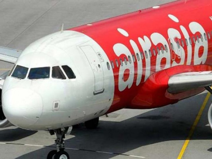 Desvían avión por colisión de un pájaro contra el motor