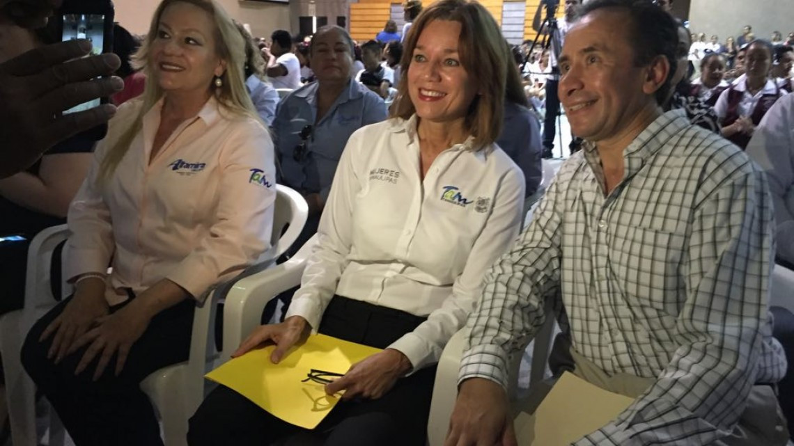 Imparten conferencia despertando sueños