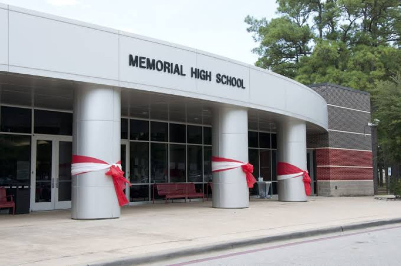 Cierran Memorial High School por persona sospechosa en el campus