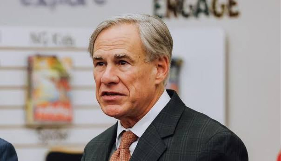 Greg Abbott califica como “pornografía” libros sobre sexualidad e identidad de género