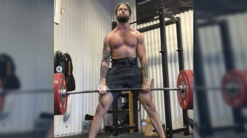  ¡Bendito Crossfit! Sexy sacerdote provoca suspiros en las redes sociales