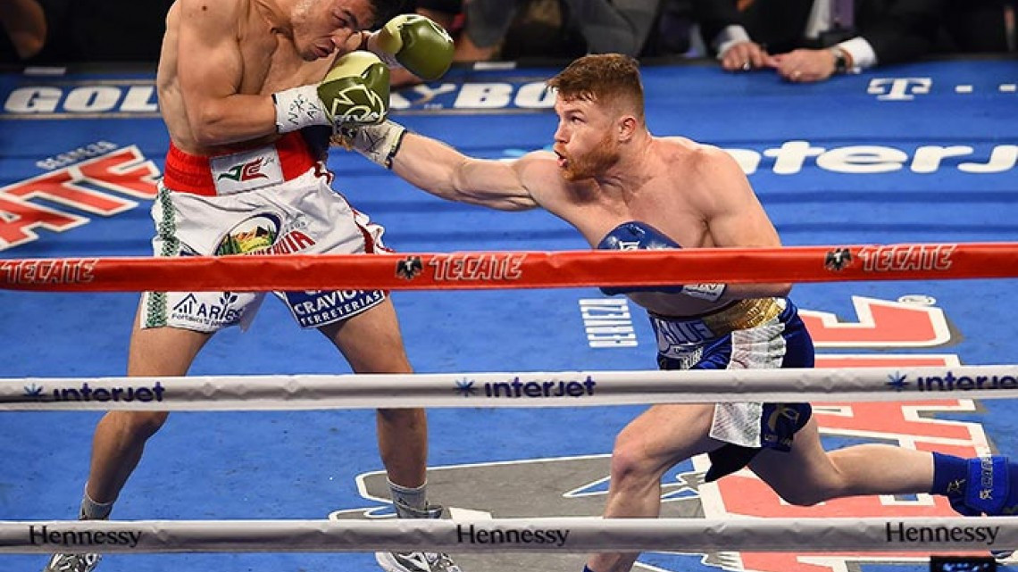 Decisión unánime de jueces da victoria a "Canelo" frente a  Chávez Jr