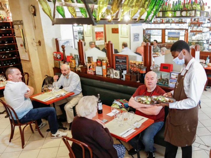 Restaurantes en Paris comienzan reapertura