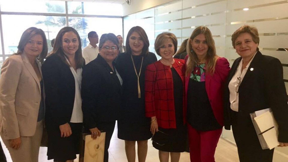 Asiste alcaldesa a informe del Gobernador